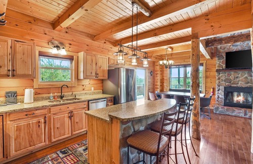 Rockbridge Cabin | Longview Lodge {5BR + sleeping loft} 15min to Logan Pool, Hiking, Dining