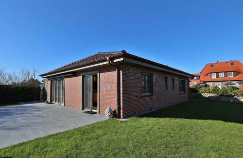 Großmorsum House | Lönhus Terpstich - Wonderful vacation home with garden, sauna hut and far-reaching views