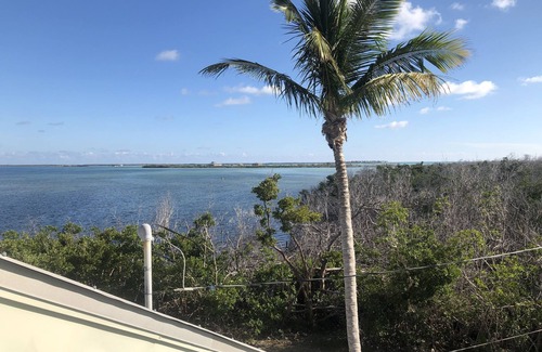 Breezeswept Beach Estates House | Looe Key Villa - Beautiful Ocean View - 3 Balconies