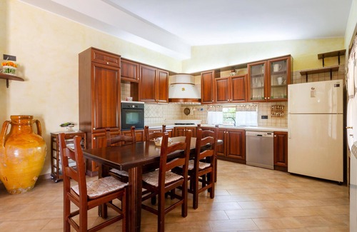Villa Castelli House | Look forward to a great vacation in the beautifully located vacation home.