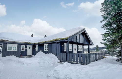 Svingvoll House | Look forward to a relaxing and active holiday in this beautiful wooden house.