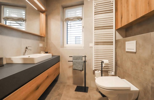 Sattendorf Apartment | Look forward to a vacation near the lake in this inviting vacation rental.