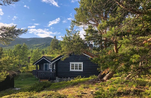 Sel House | Look forward to a wonderful time out in the rustic vacation home with sauna.