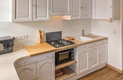 Hirel House | Look forward to spending your vacation in this vacation home near the beach.