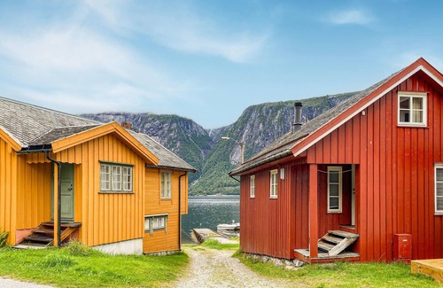 Nesset House | Look forward to this cozy vacation home by the Eresfjord.