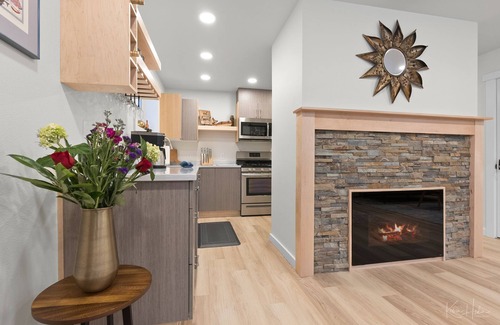 South Addition House | Look no further! Anchorage's Best Stay is Here. Next to Downtown & Free Parking!