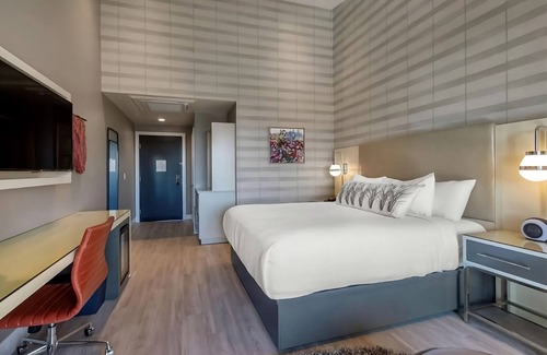 Southeast Torrance Hotel | Look No Further! Free Parking & Gym. Minutes to the Best Restaurants & Shopping