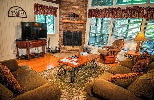 Pine Mountain Ski Chalet | Look no further! Your family will love this chalet with optional meeting room!