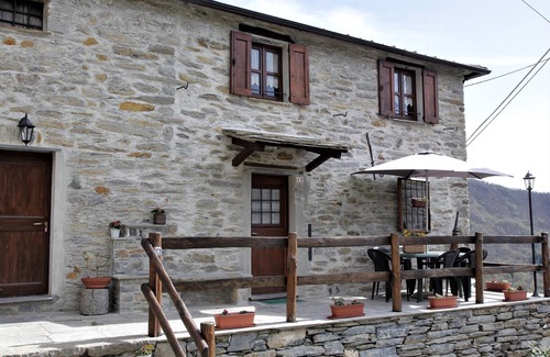 Borzonasca House | Looking for a dip into the past?Here is the typical country house that can give you that!