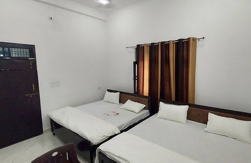 Ayodhya House | Looking for a place near Ram Mandir, only 400m away.