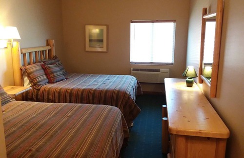 Gardiner Cabin | Looking for an Alternative to a Big Box Motel? We're it!