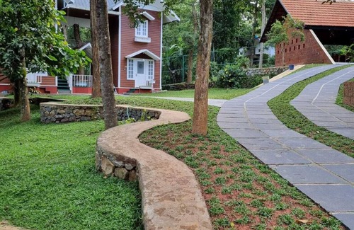Sulthan Bathery House | Looking for an Ayurvedic holiday at the lap of Kerala's green haven "Wayanad".