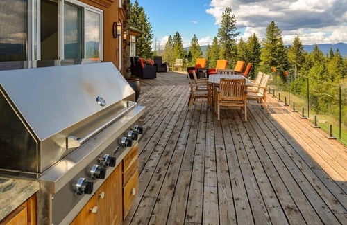 Harrison House | Lookout Peak: Lake & Mountain Views, Hot Tub!