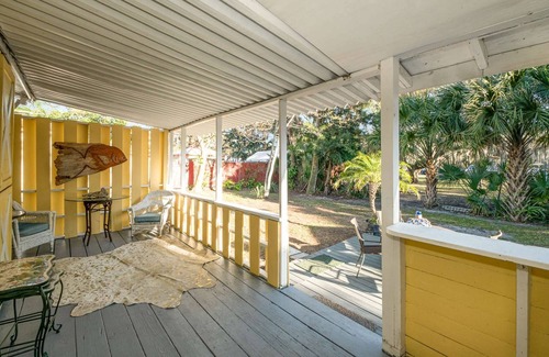Melbourne House | Lookout · Relaxing 2/1 Oasis near River · 9 min to Beach