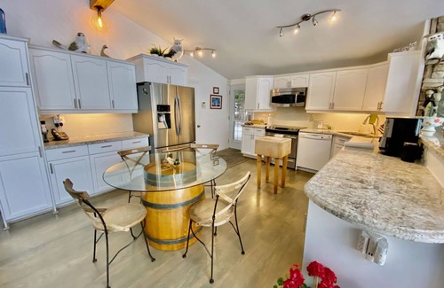 Selwyn House | Loon Talk Cottage on Clear Lake