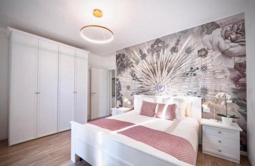 Albate Apartment | Lora diamond Suite ,free parking, self check in,3