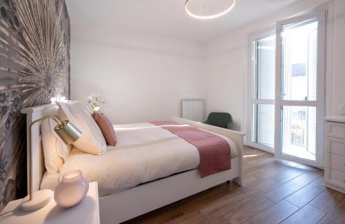 Albate Apartment | Lora diamond Suite ,free parking, self check in,3