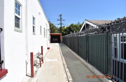 Los Angeles House | Los Angeles Private Newly Remodeled Unit in a Duplex With 2 Private bak Parking
