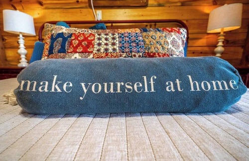 Lone Star House | Lost Pines Lake House * WITH HOT TUB*