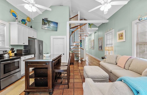 Key West Historic District House | LOST SHAKER OF SALT ~ 3 Bed, 2 Bath Pet Friendly with 40' Private Heated Pool