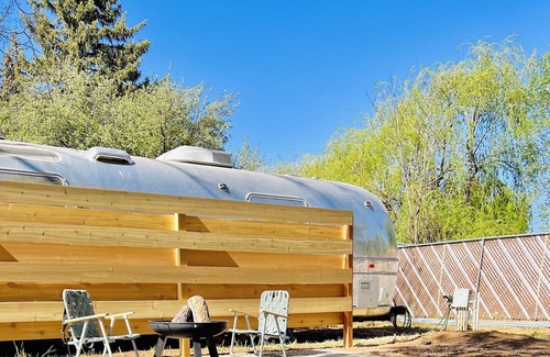 Pinetop RV Rental | LOT SPACES for Airstreams, vintage campers & camper vans @Corduroy Lodge