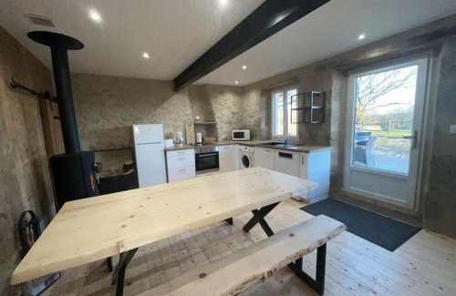 Neuvy-Bouin House | loue ancien moulin a vent avec piscine et jacuzzi