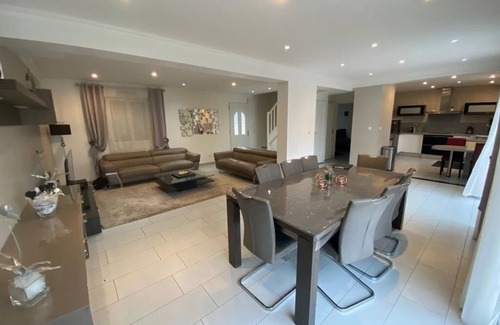 Sarcelles House | Loue Maison Moderne de 180 m2 Avec 5 Chambres