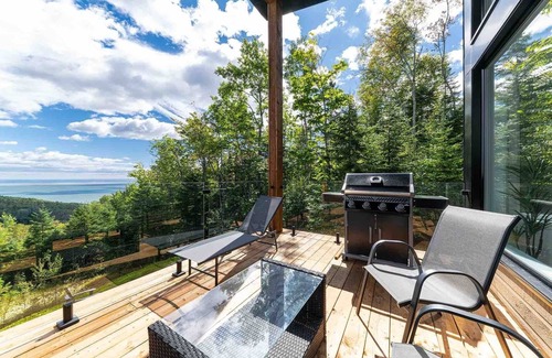 Les Eboulements House | Louis Cyr 70: Spectacular view, Billiards and Spa