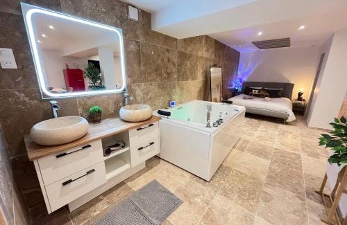 L'Ile-Bouchard House | love Art Room - bien être & Intimité