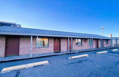 Shoshoni Hotel | Love Hotels Desert Inn & RV by OYO at Boysen Wind River WY