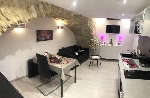 Orgon Apartment | Love Room apartment with private Jacuzzi and hammam unusual place for lovers