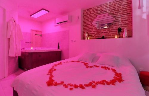 Castelsarrasin Apartment | Love Room avec Jacuzzi Privatif Évasion Romantique à Castelsarrasin