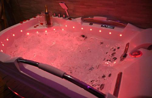 Frejus Plage Apartment | Love Room Luxe Près de la Mer