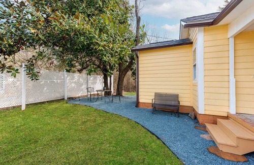 Waxhaw House | Love, Work at Mellow Yellow Suite B near DT Waxhaw