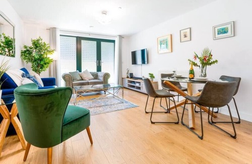 Redhill Condo | Lovely 1 bed flat with patio in Central Redhill