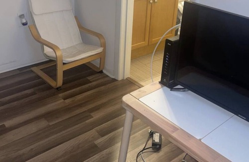 Mosby Apartment | Lovely-1 bedroom apartment -w/belle island trail 5 mins away