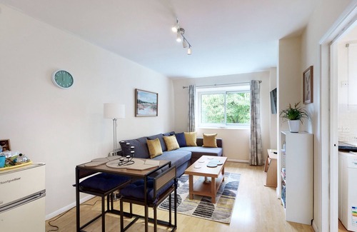 Hillside Apartment | Lovely 1 bedroom flat in Wimbledon