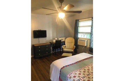 Bloomington Apartment | Lovely 1 bedroom Home