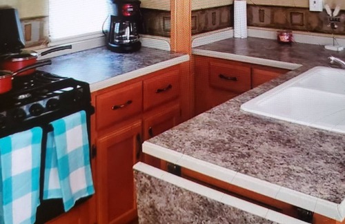 Gordonville House | Lovely 1 Bedroom RV + Sleeping Sofa for a Family of 4
