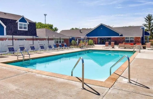 Zionsville Apartment | Lovely 1 BR, 2 Beds Apartment with Pool, Sleeps 4