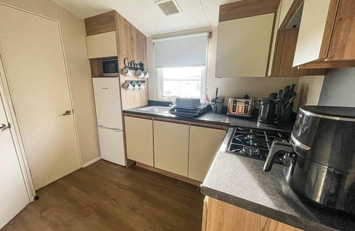 Winestead House | Lovely 10 berth caravan with decking in Yorkshire, ref 71023G