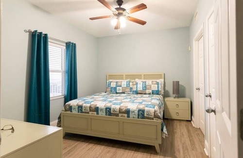 Panama City Beach Resort | Lovely 1Bd/2bath + Bunk Room & 2 Queen Sofa Beds