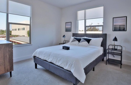 Menlo Park Apartment | Lovely 1BR Apartment with Nature & Amenities