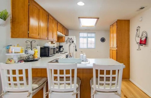 Medford House | Lovely 2 bdrm, 2 bath, backyard, garage & parking