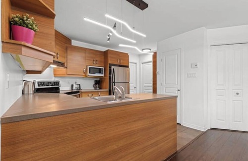 Brossard Apartment | Lovely 2-bedroom Apt. in DIX30 close to DT