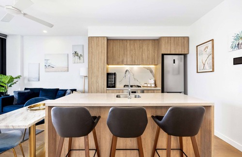 Broadbeach Apartment | Lovely 2 Bedroom City/Ocean View Unit (No Parking) (12801 - 5N - NB)