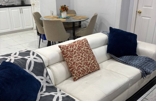 Streetsville Apartment | Lovely 2-Bedroom Rental Unit in Streetsville.