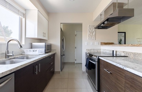 Fashion Square Apartment | Lovely 2 BR Condo | Pools | Covered Parking