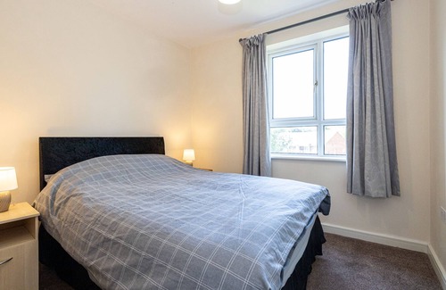 Clayton Apartment | Lovely 2 BR Flat With Balcony Near City Centre