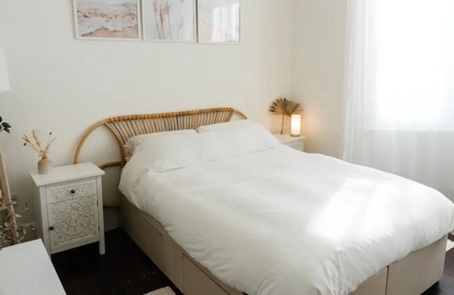 Palmers Green Apartment | Lovely 2BD Flat with Private Garden - Bounds Green